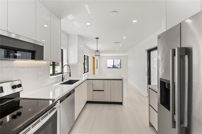 Building Photo - 6010 SW 108th Pl
