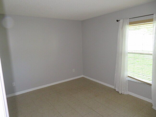 Building Photo - 839 Rosemere Cir