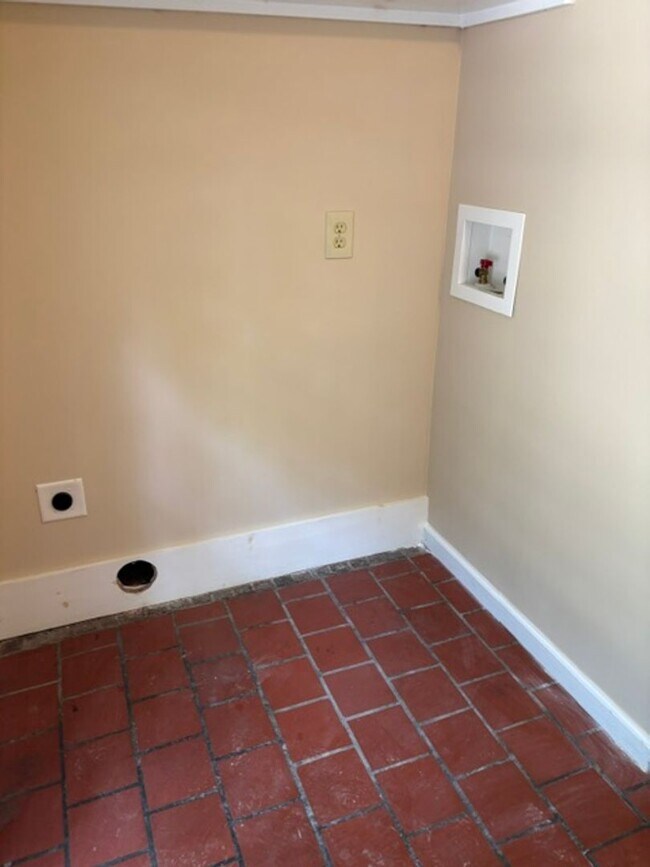 Building Photo - 1531 Iris Dr