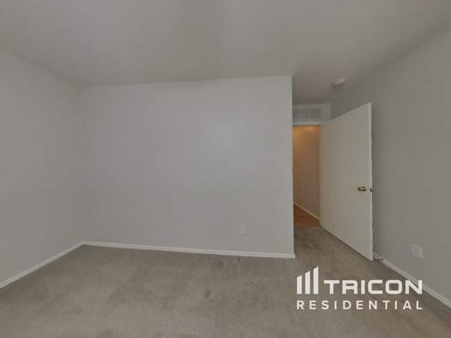 Building Photo - 3426 W Wayland Dr