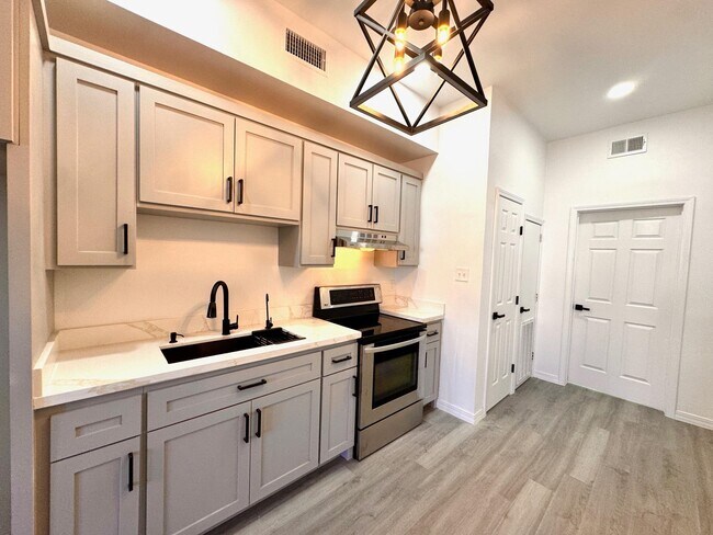 Building Photo - 1515 Madison St