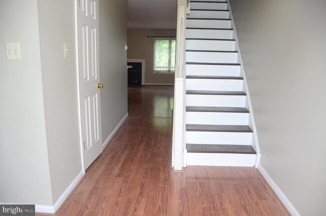 Building Photo - 277 Fox Run