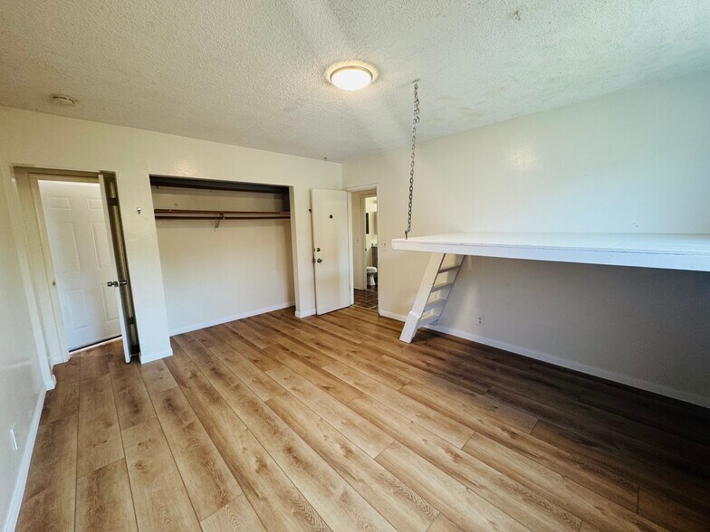 Building Photo - 6705 Trigo Rd