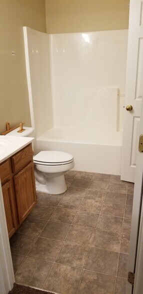 Building Photo - 821 Plantation Dr