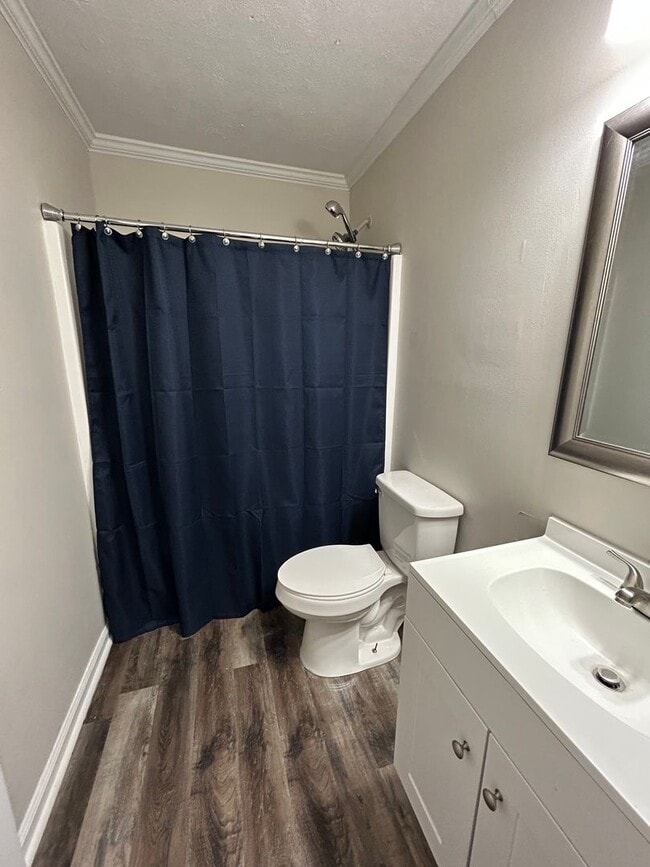 Building Photo - 596 N McLemore Ave