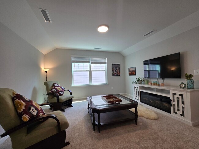 Building Photo - 5 Bedrooms! Stunning 5BR/4BA North Ridge P...