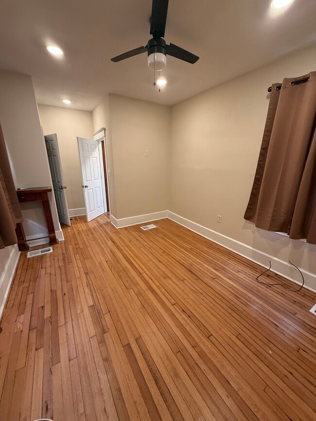 Building Photo - 713 Clairmount Ave