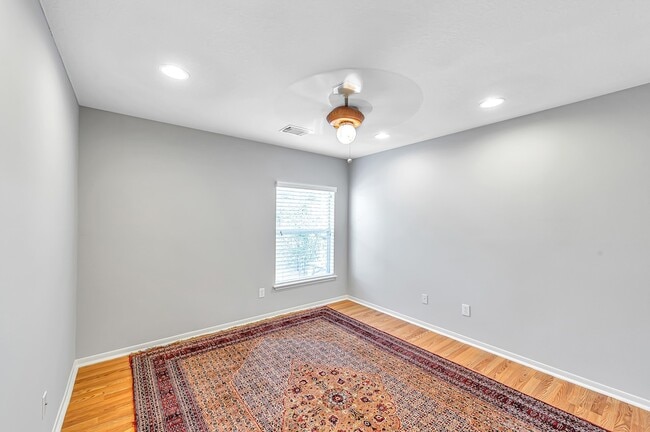 Building Photo - 23207 Willow Pond Pl