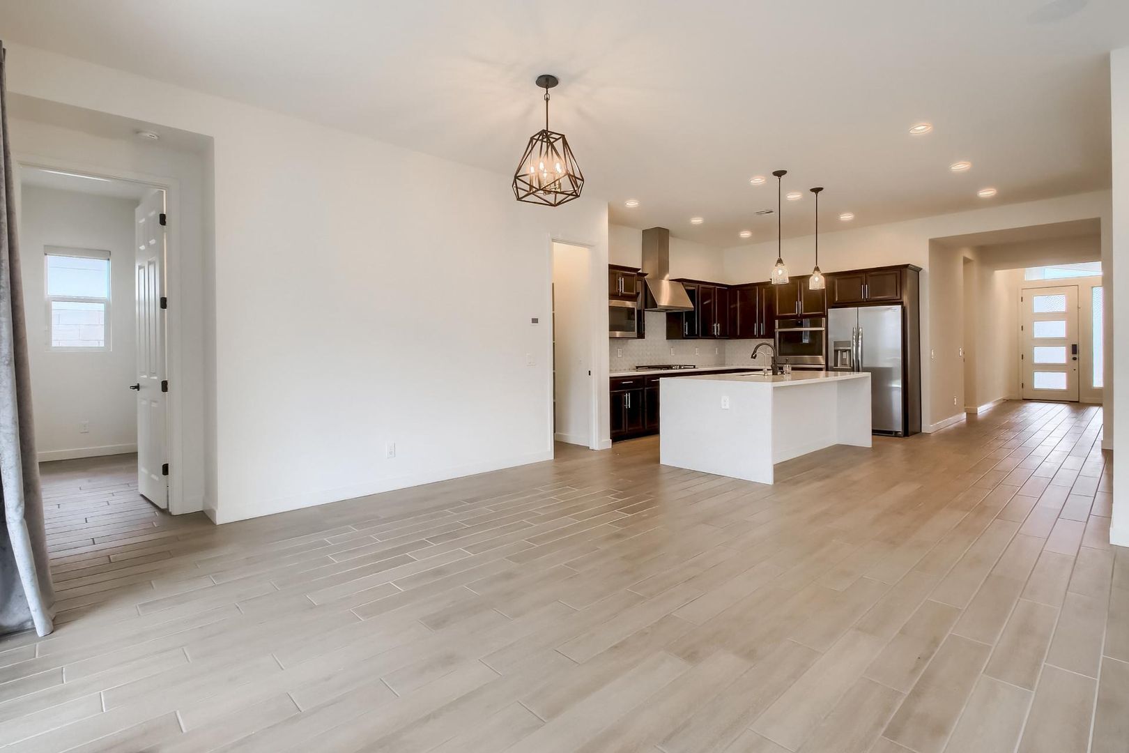 Building Photo - 1005 E Paseo Way