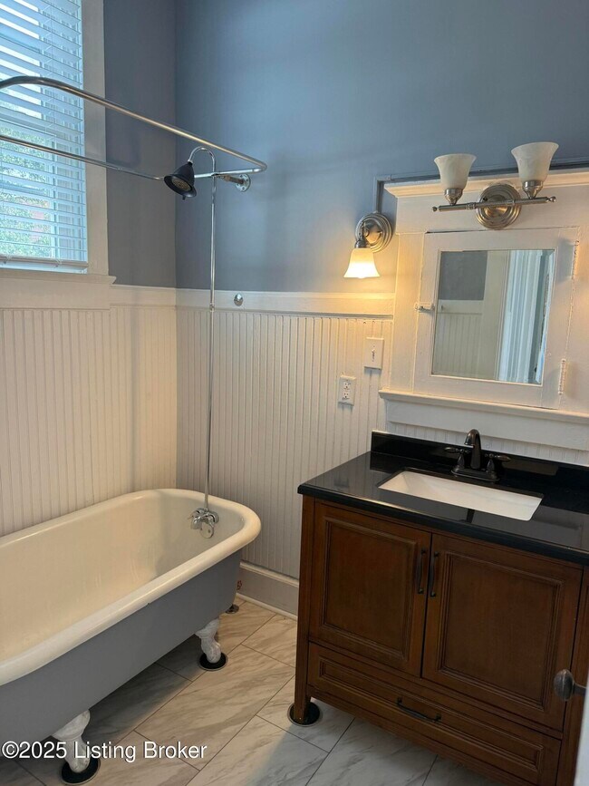 Building Photo - 1529 Christy Ave