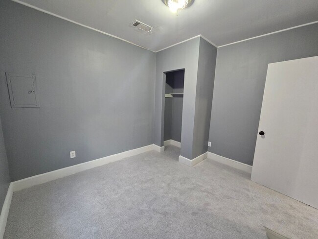 Building Photo - 121 Kiwanis St
