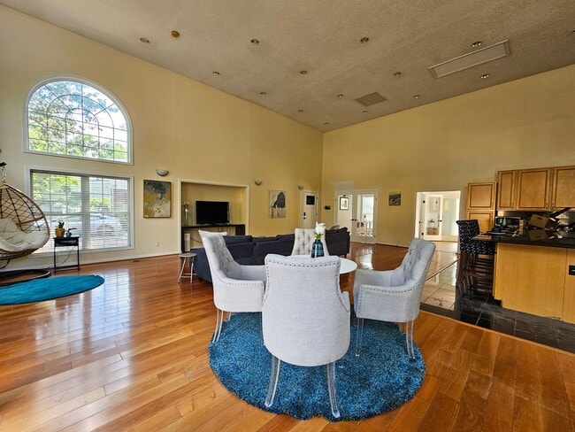 Building Photo - SPACIOUS LUXURY HOME WITH IN-LAW SUITE! [F...