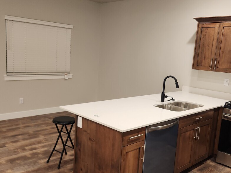 Building Photo - 1205 W Canterbury Cir