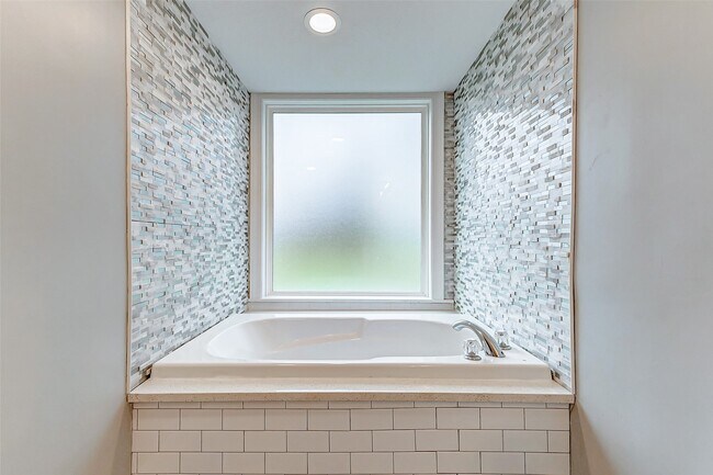 Building Photo - 1727 Cloister Dr