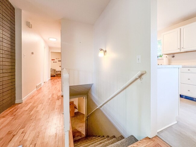 Building Photo - 4Bd/1.5Ba Seattle House