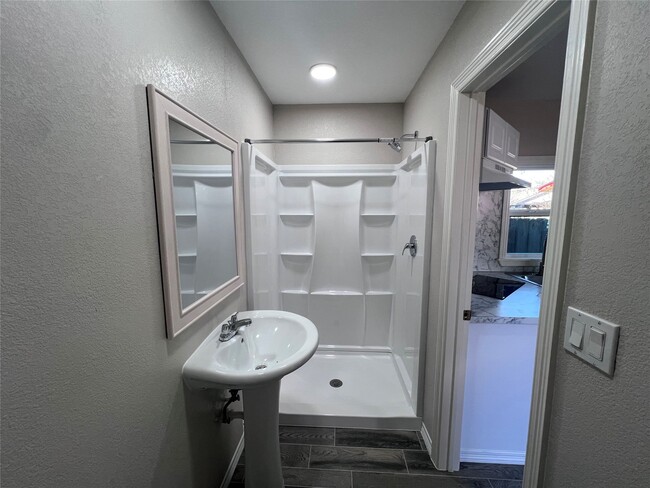 Building Photo - 10519 Silver Oak Ln