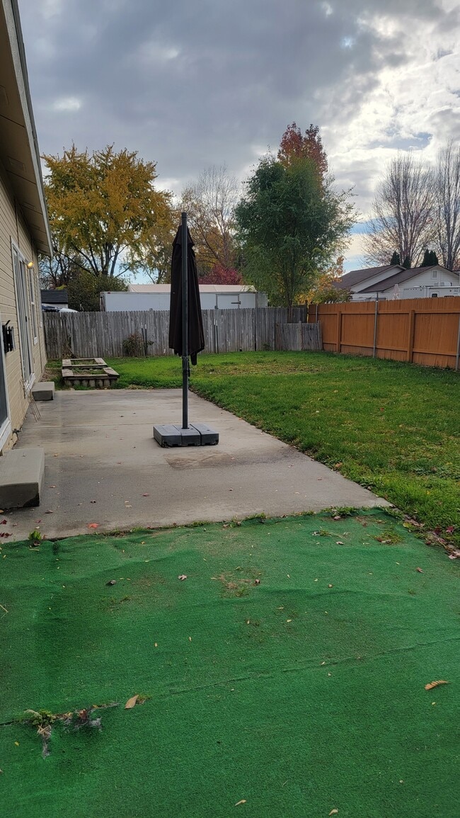 Building Photo - 917 W Greenhead St