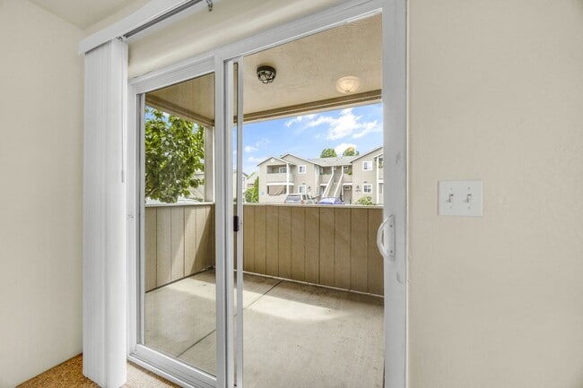 Building Photo - Comfortable 2-Bedroom Apartment in Desirable East Medford