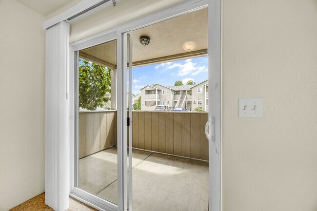 Building Photo - Comfortable 2-Bedroom Upstairs Apartment i...
