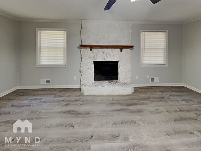 Building Photo - 240 N Hurst Mill Rd