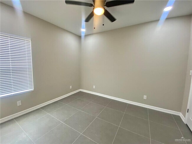 Building Photo - 5601 Puffin Ave