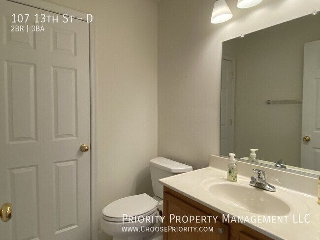 Building Photo - 107 13th St