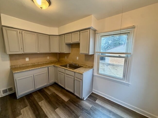 Building Photo - Updated 3-Bedroom, 1-Bath Brick Bungalow Home for Lease – Must See! Welcome Section 8