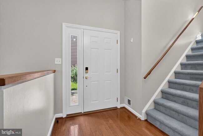 Building Photo - 6 Youngs Farm Ct