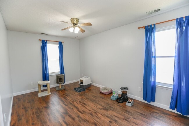Building Photo - Modern Comfort in a Peaceful Setting – 4BR...
