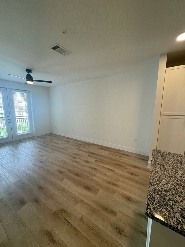 Building Photo - 2343 Portman Ave