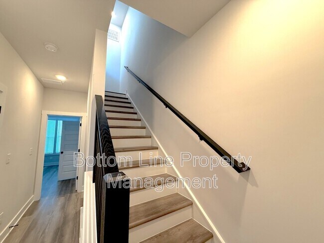 Building Photo - 627 W Tremont Ave