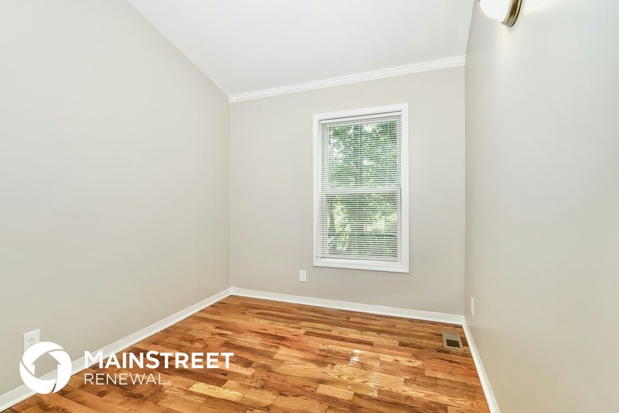 Building Photo - 2216 W Main St