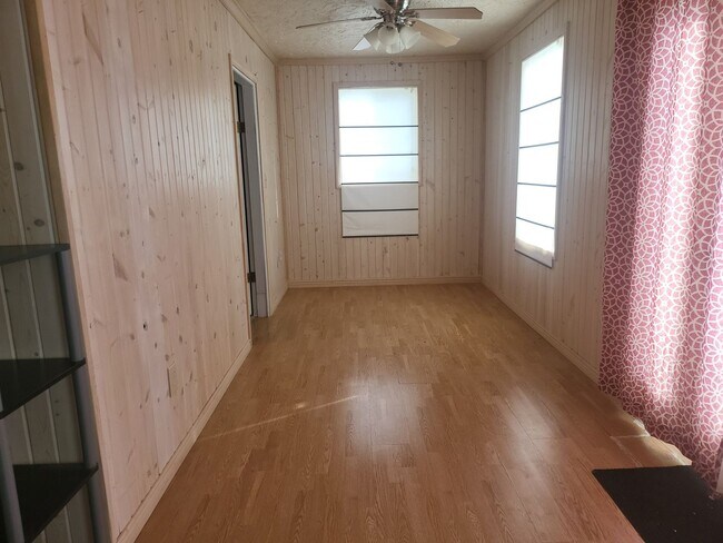 Building Photo - 1411 Piney Dr