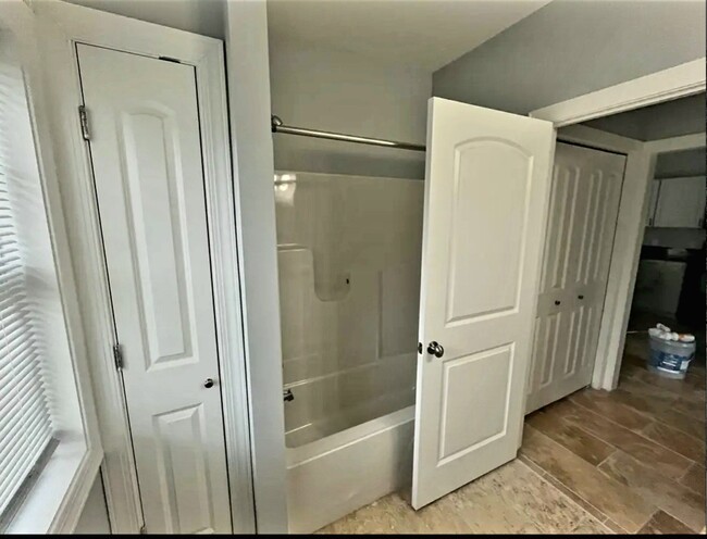 Bath/shower/linen closet - 6660 Rose Arbour Ave