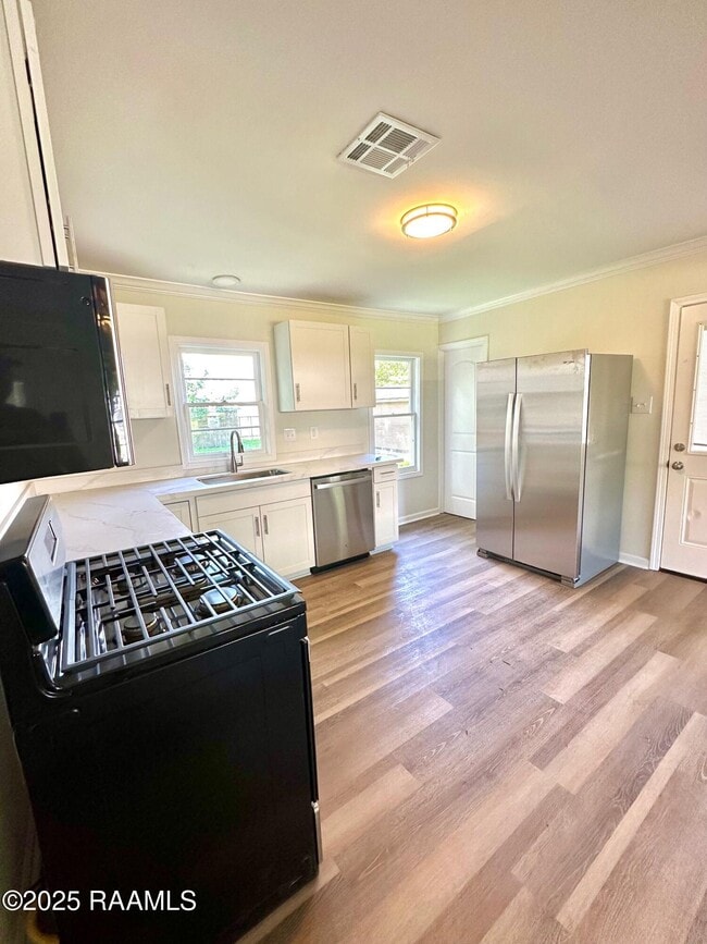 Building Photo - 239 Longview Dr