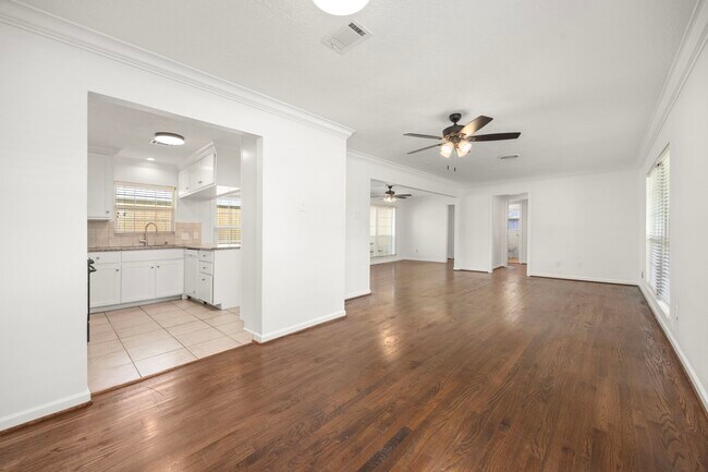 Building Photo - 1726 Wycliffe Dr