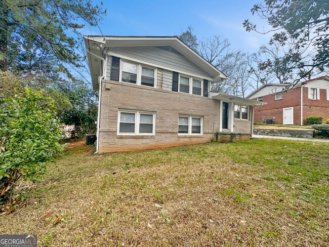 Building Photo - 440 Dartmouth Dr SW