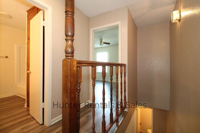 Building Photo - 3704 Hereford Ln