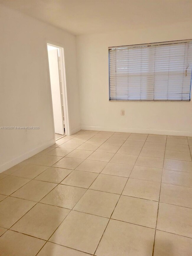 Building Photo - 4205 N University Dr