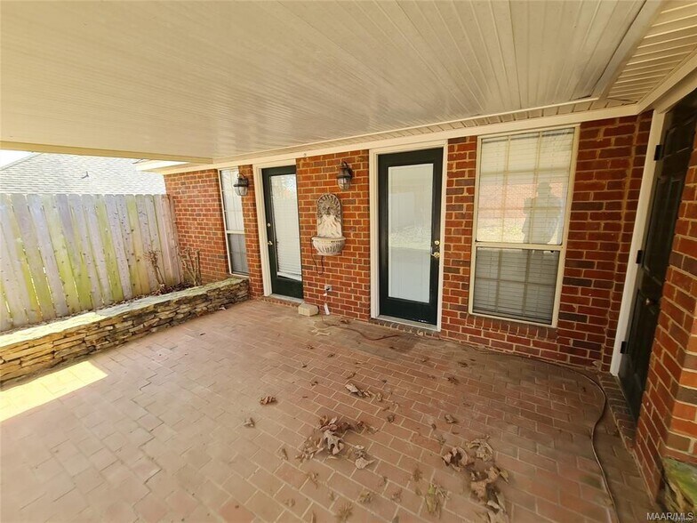 Building Photo - 6604 English Oak Ct