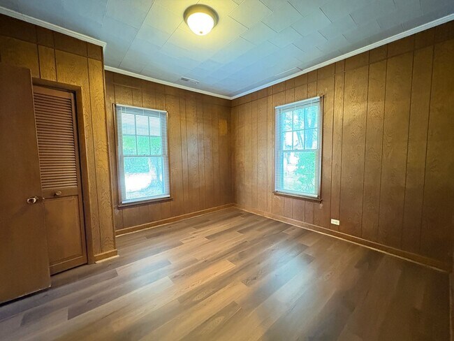 Building Photo - 507 Irene St