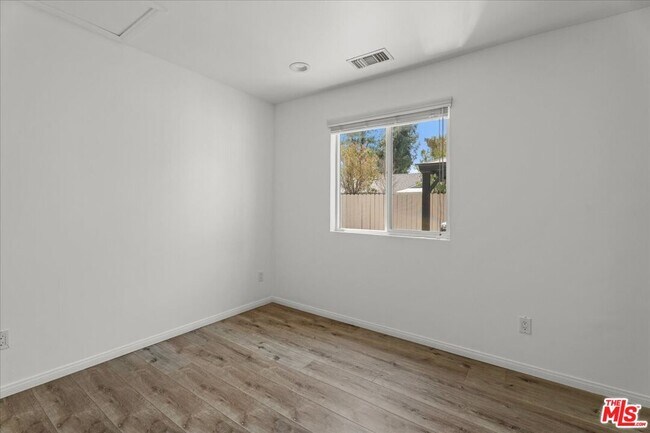 Building Photo - 6443 Matilija Ave