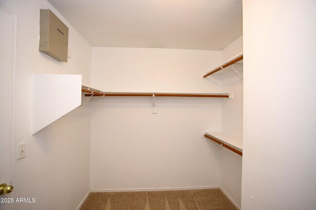 Building Photo - 842 N Naples Dr