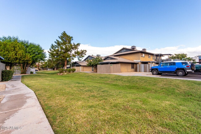 Building Photo - 286 W Palomino Dr