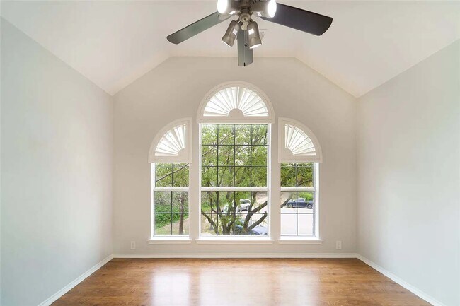 Building Photo - 2813 Ariel Cv