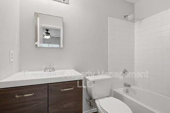 Building Photo - 6810 Saharastone Dr
