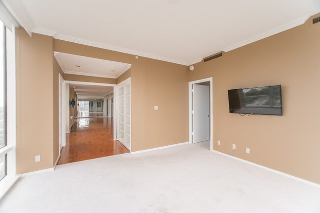 Building Photo - 5100 San Felipe St