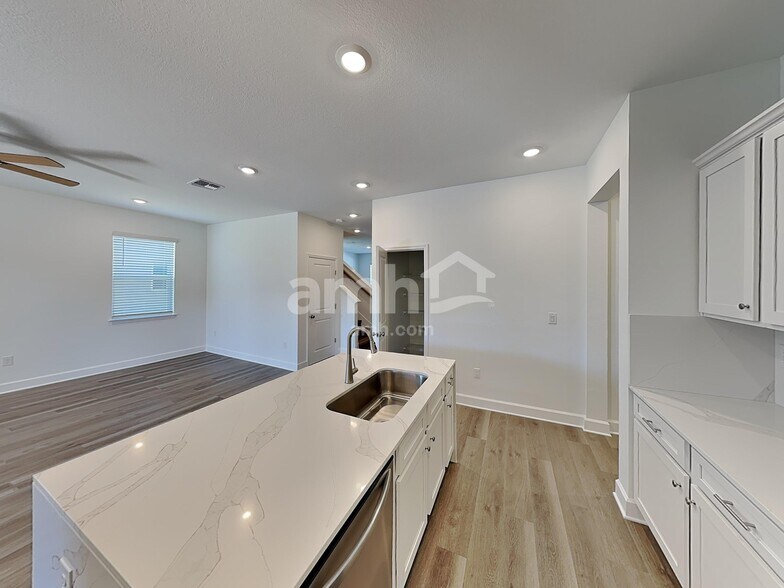 Building Photo - 3013 20th Ave W