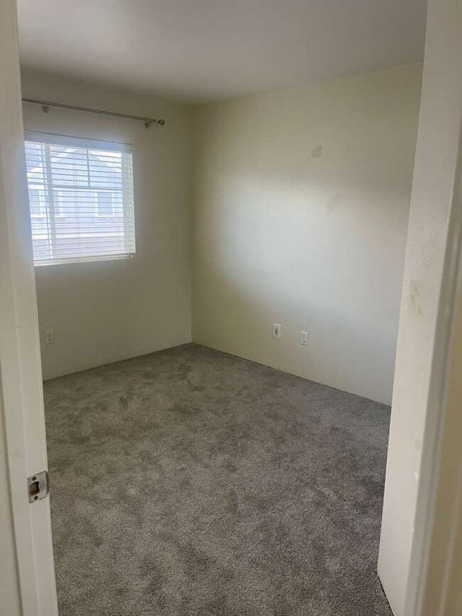 Building Photo - 3 bed 2.5 Bath 2 car garage/ Central AC/ Ewa Beach!