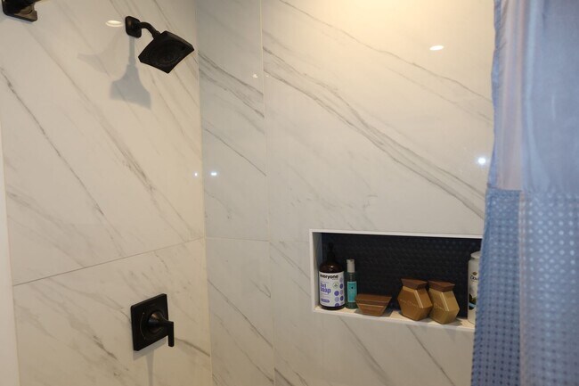 Building Photo - Brand New Town Home in the Heart of Northern Liberties